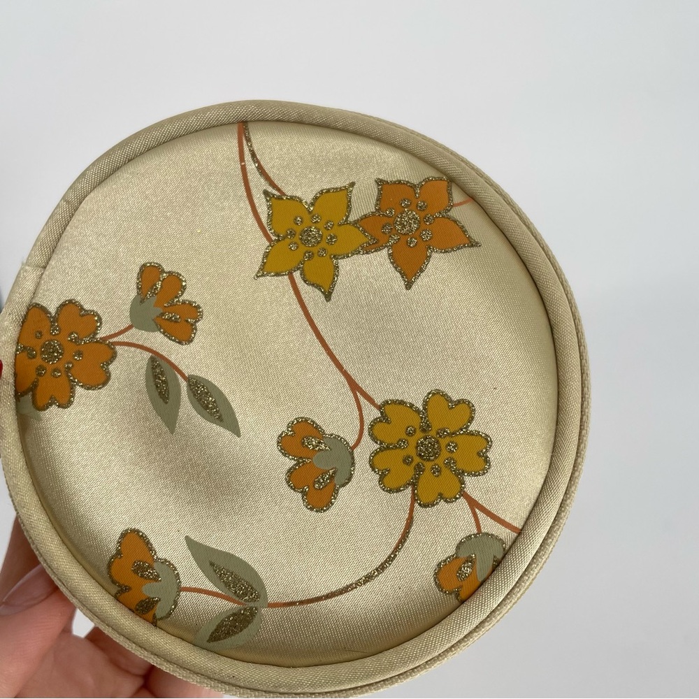 2FOR$20 Y2K Avon Round Wristlet Pouch Champagne Pale Gold Color Satin Flowers - Picture 3 of 6